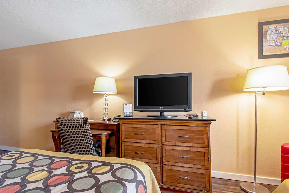 Econo Lodge photo 9