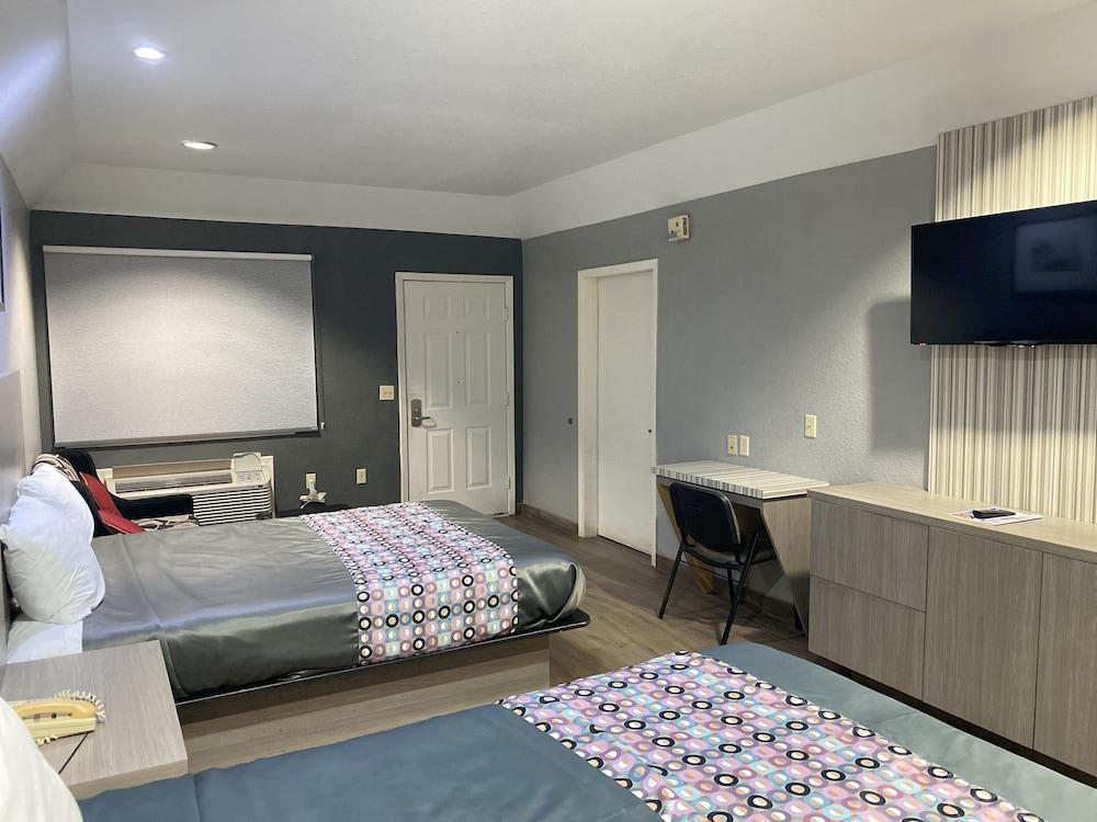 Island Suites photo 30
