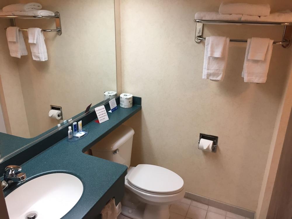 Rodeway Inn & Suites Charles Town photo 9