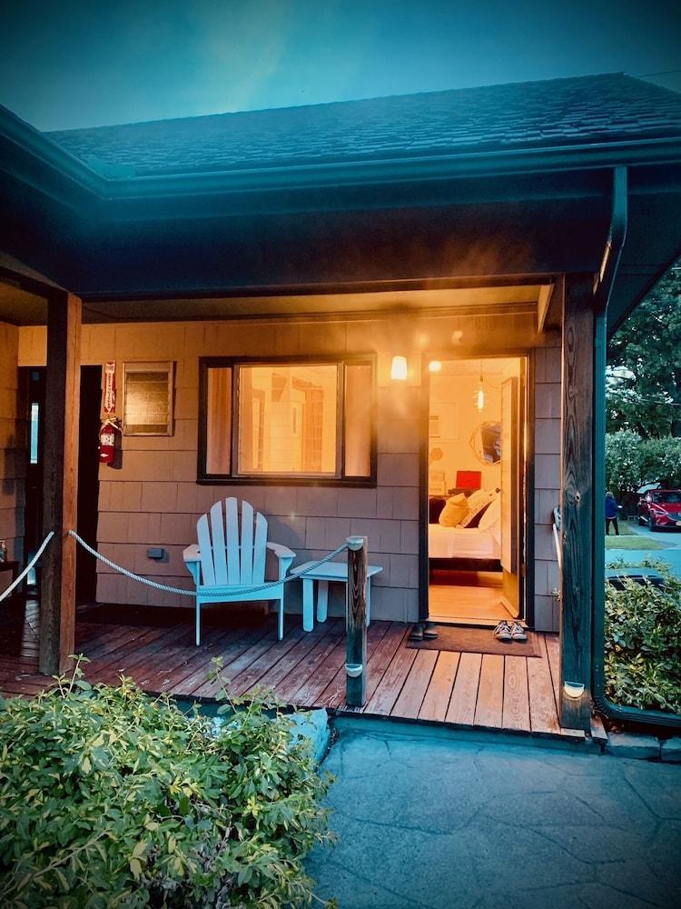 Wooden Boat Inn photo 91