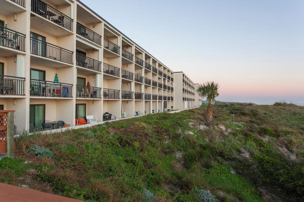 Beacher's Lodge Oceanfront Suites photo 60