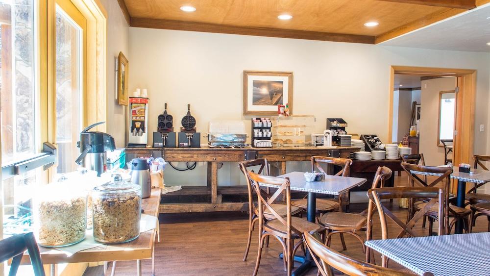 Riverside Inn photo 62