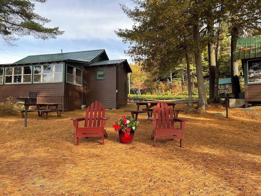 Paddler's Rest Lakeside Cabins and Hotel photo 73