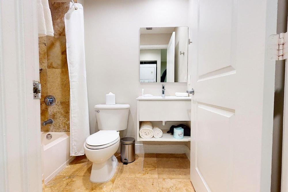 Nuvo Suites Hotel photo 55