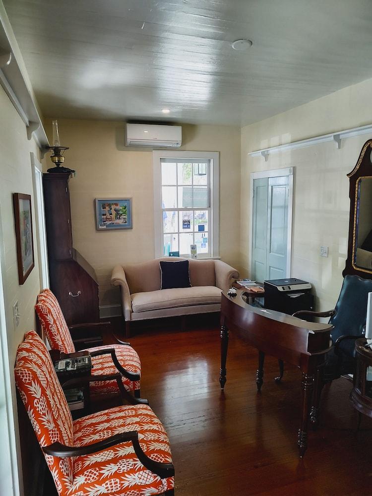 The Porch on Frances Inn photo 2
