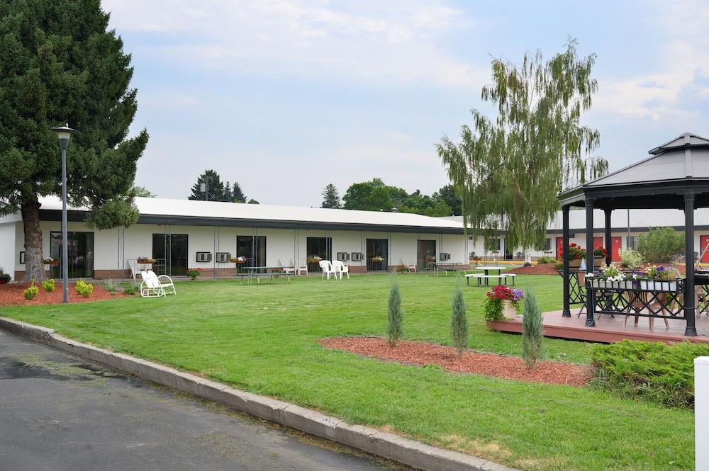 The Sapphire Motel photo 99