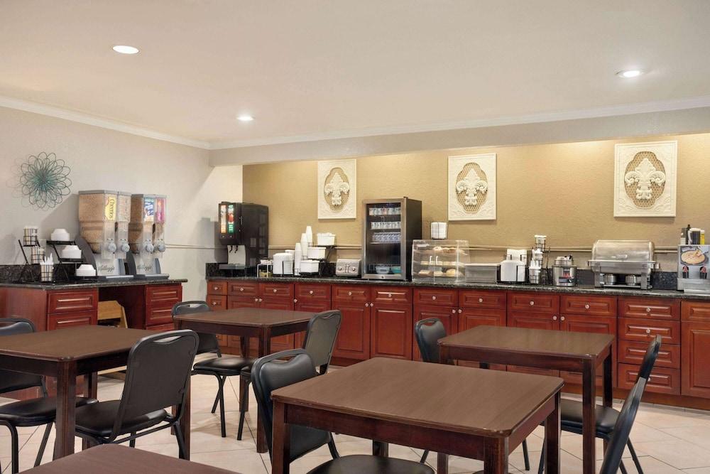 Baymont by Wyndham Kansas City KU Medical Center photo 12