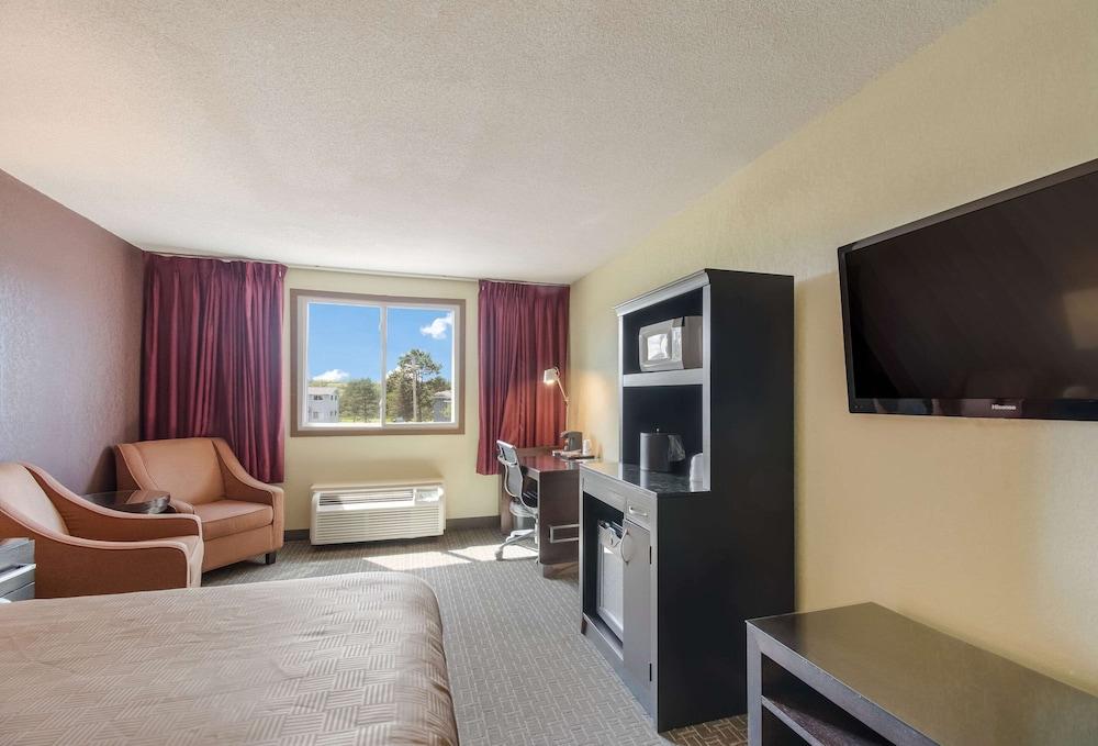 Clarion Inn photo 19