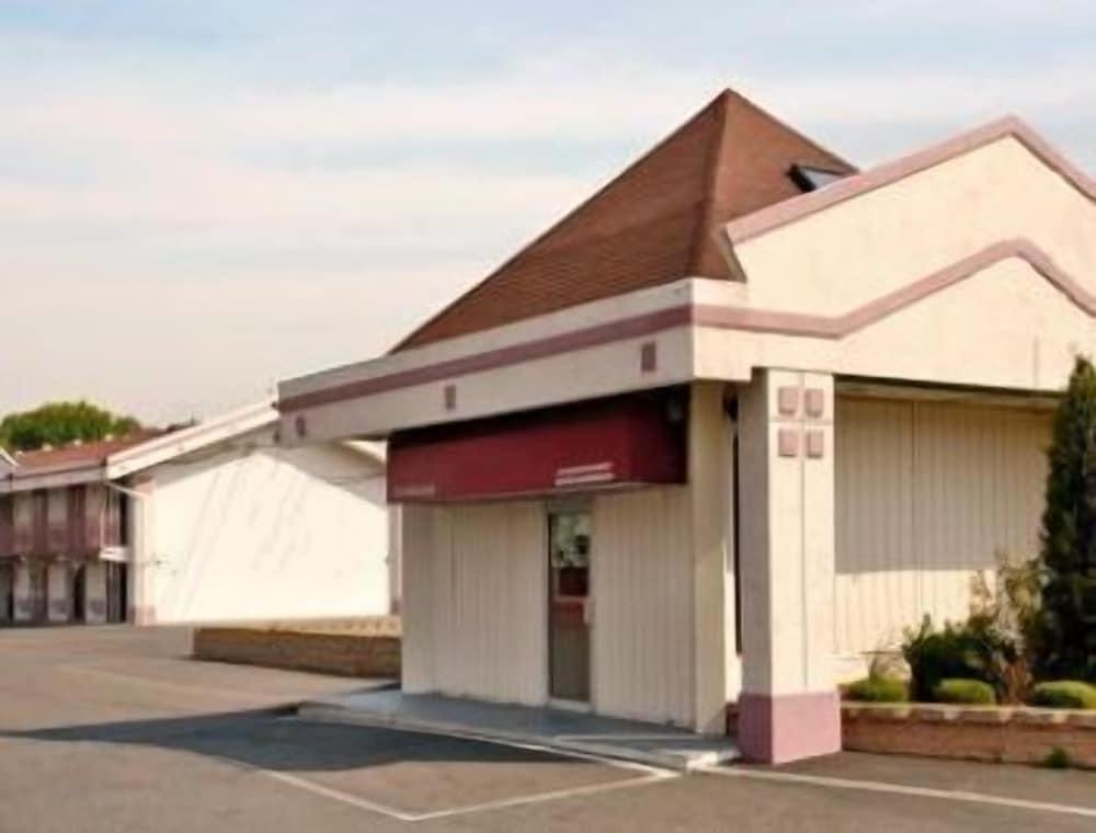 Knights Inn South Hackensack photo 15