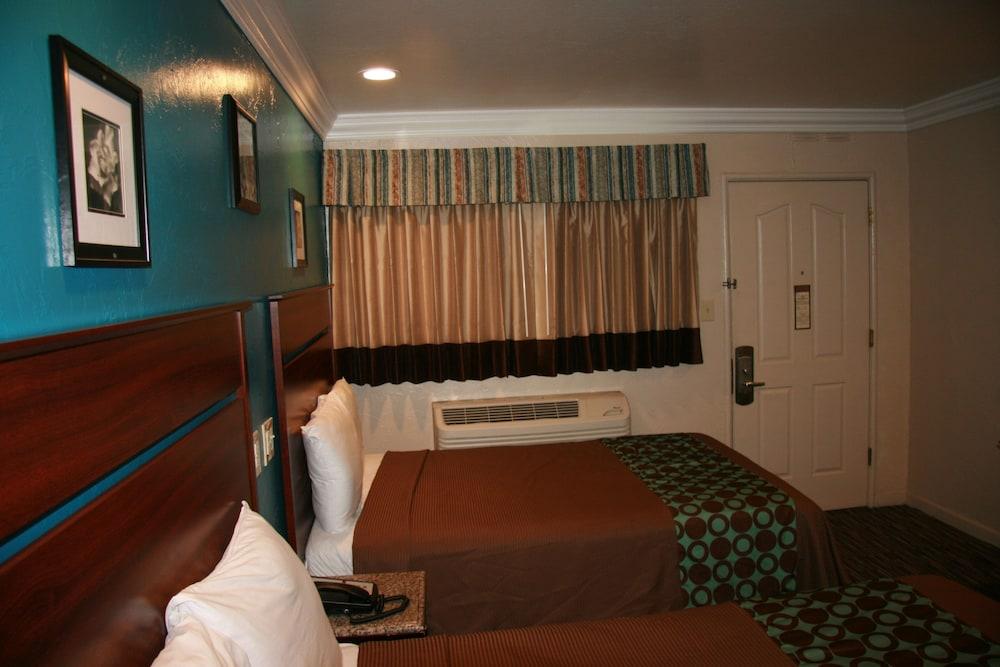 Civic Center Lodge photo 2