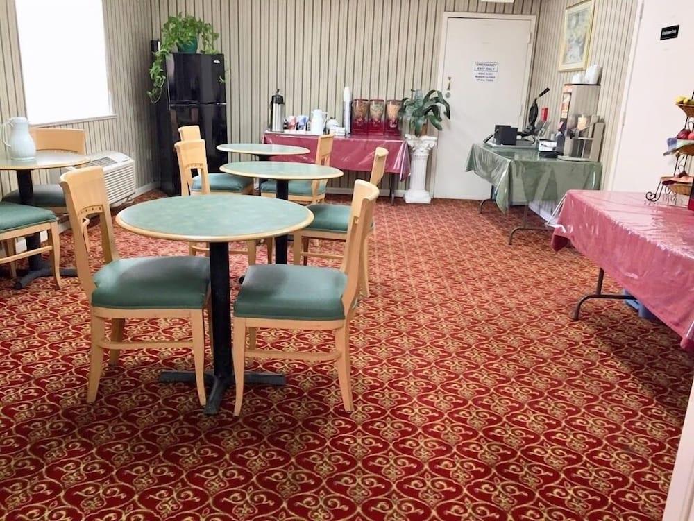 Americas Best Value Inn & Suites Houston Brookhollow NW photo 9