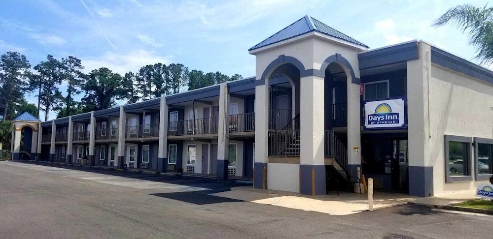 Days Inn by Wyndham Brunswick/St. Simons Area photo 1