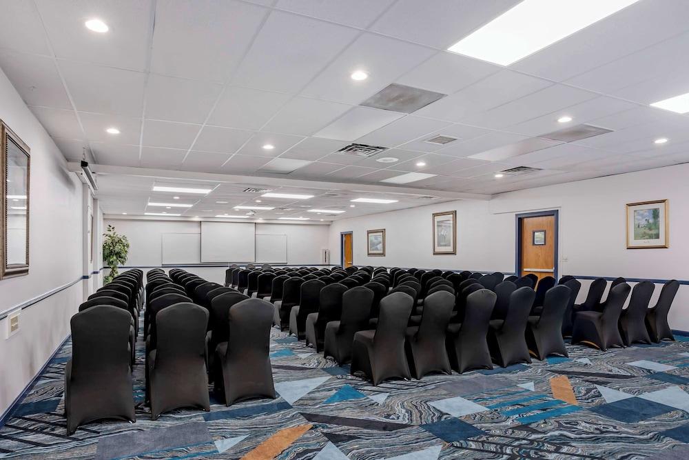 Best Western Rutgers University Hotel photo 42