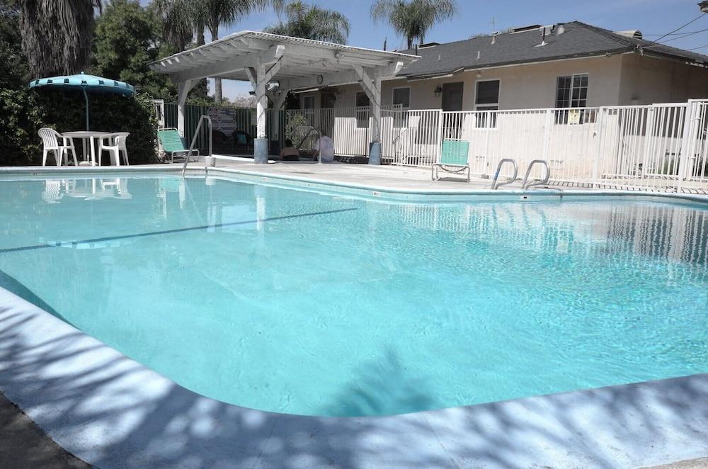 Elsinore Hot Springs & Lodge photo 6