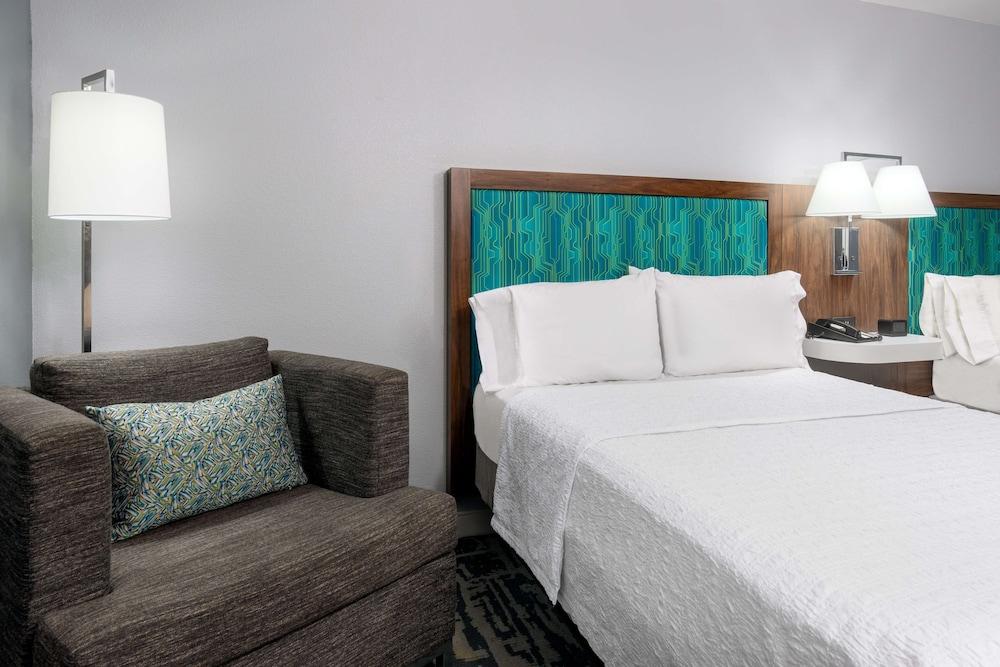 Hampton Inn Salisbury photo 11