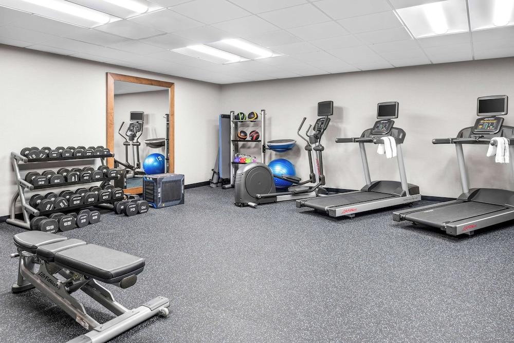 Hampton Inn Grand Rapids-North photo 28