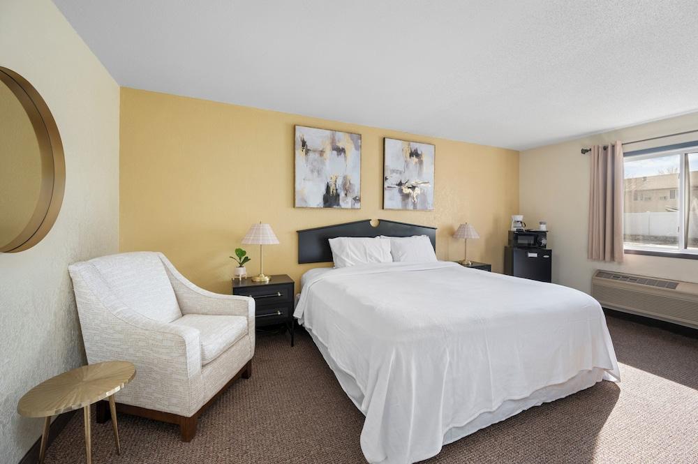 StayInn - Grand Forks photo 30
