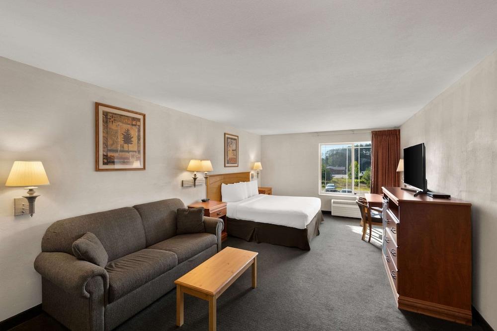 Rodeway Inn & Suites Tomahawk photo 8