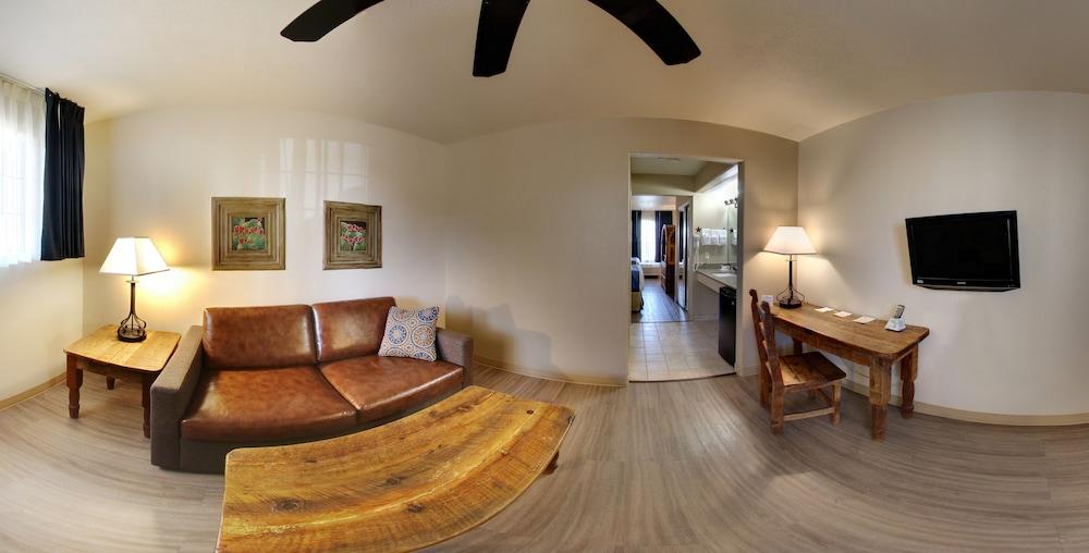 Days Inn & Suites by Wyndham Llano photo 15