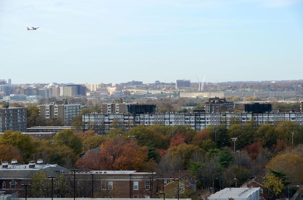 Hampton Inn & Suites Washington DC-Navy Yard photo 51