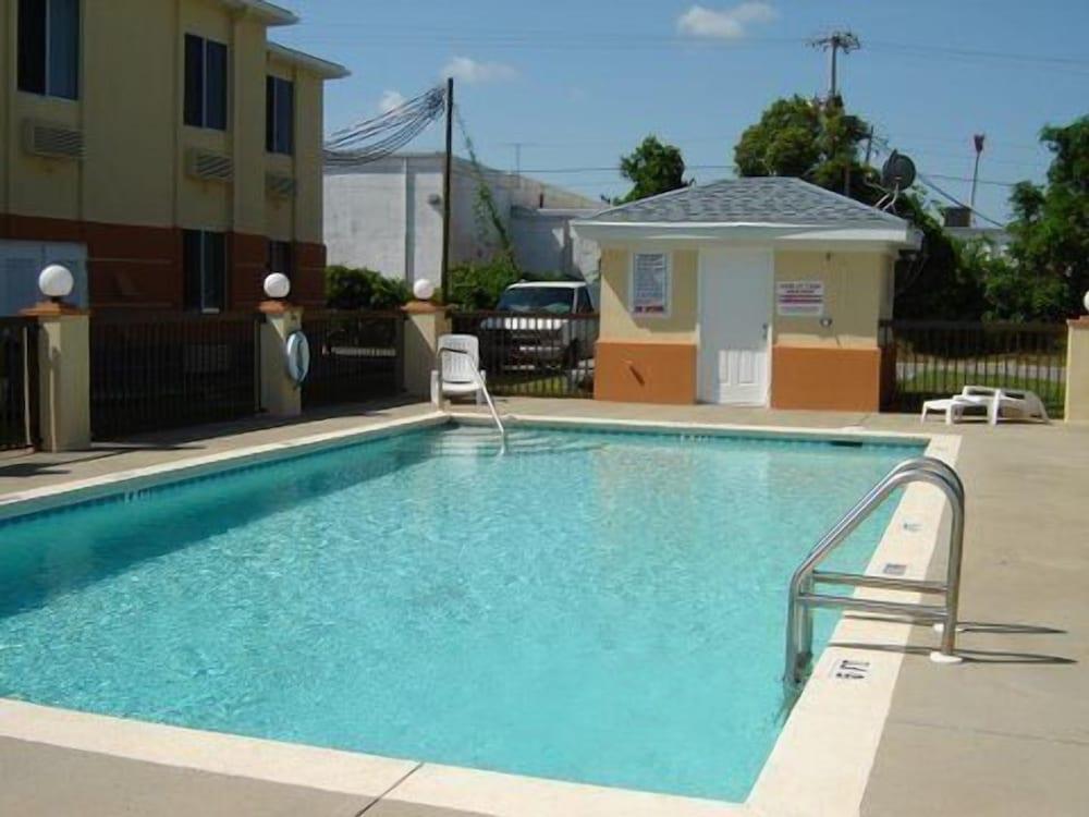 Regency Inn photo 15