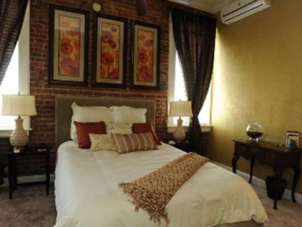 Hamilton House Inn photo 22