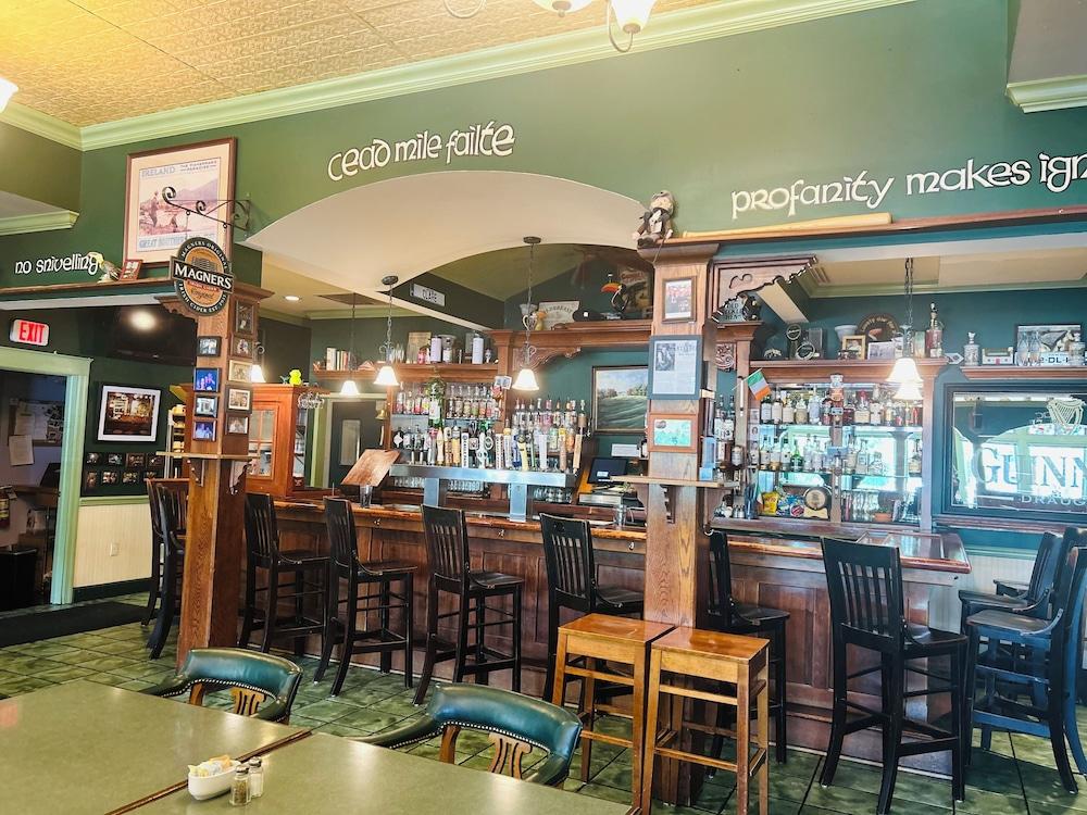County Clare Irish Hotel & Pub photo 5
