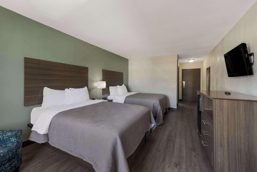 Quality Inn Saint Louis Airport photo 7