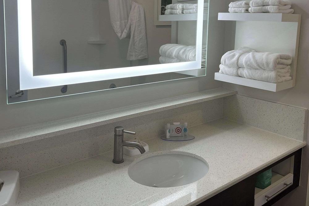 Comfort Inn Darien - North Brunswick photo 30