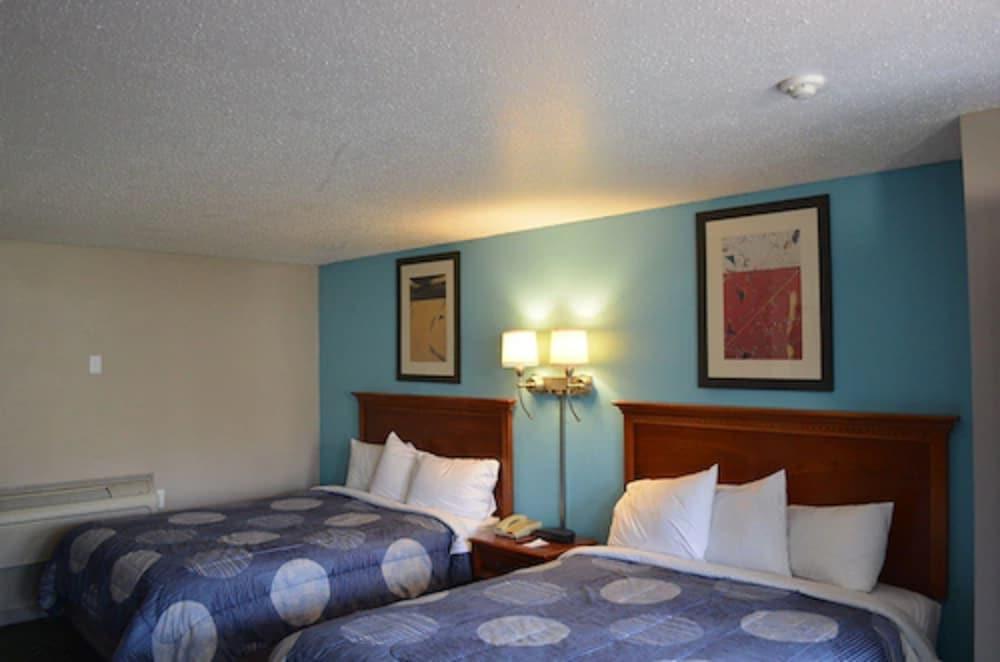 Hyannis Host Inn photo 5