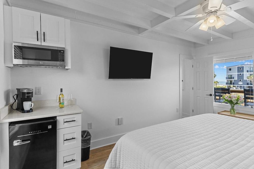 The Beach House Motel & Suites photo 15
