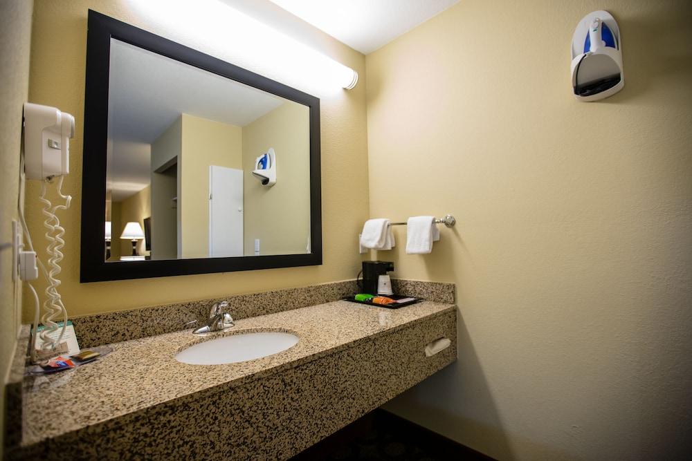 Relax Inn & Suites photo 79