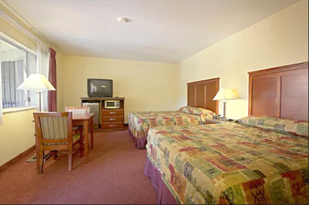 Relax Inn And Suites photo 9