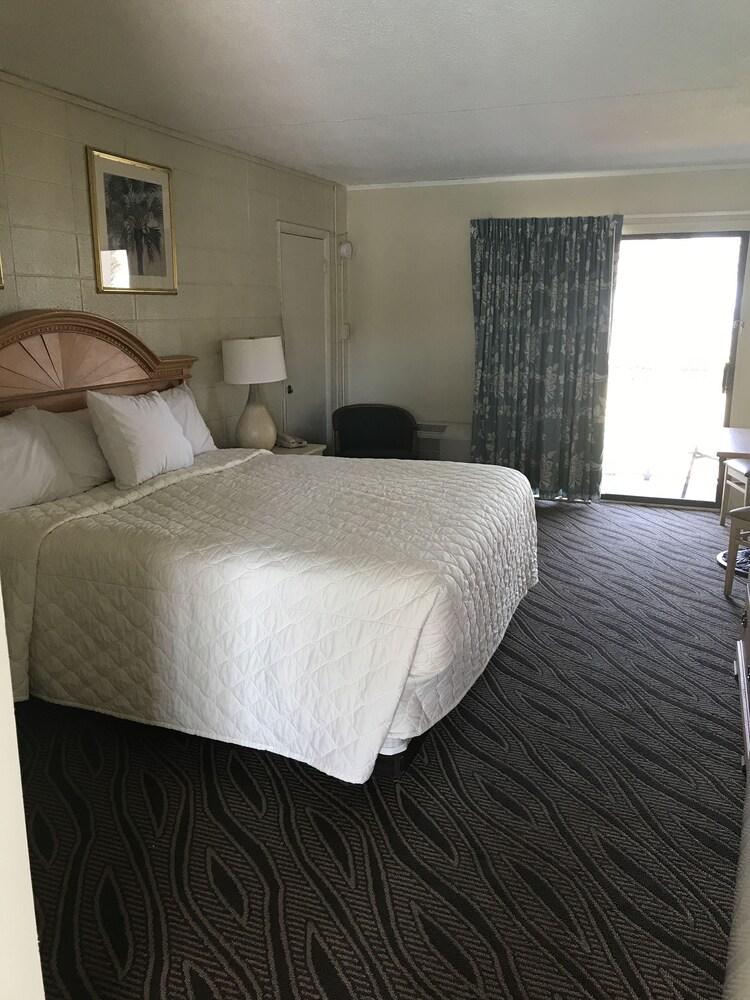 Admiral Motor Inn photo 27