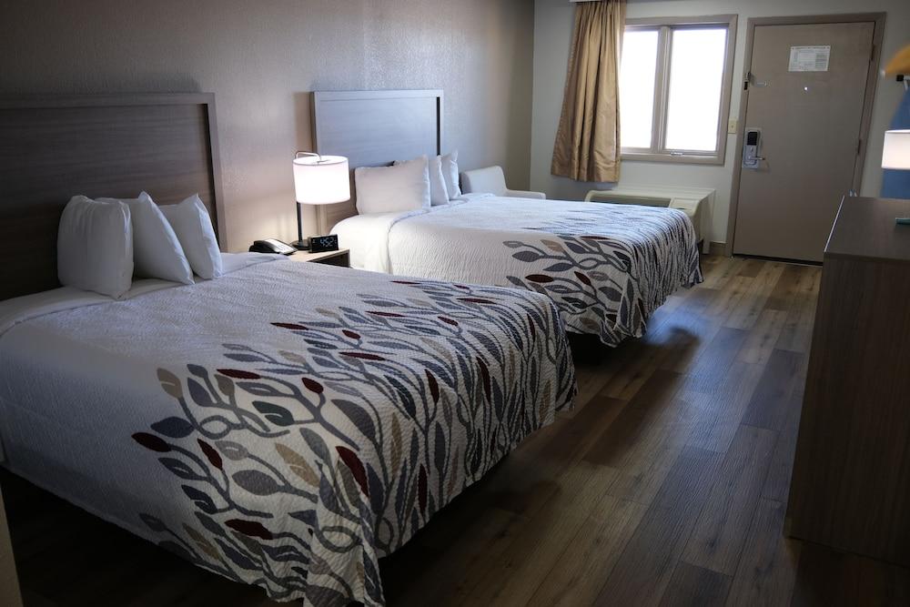 Red Roof Inn Staunton photo 5