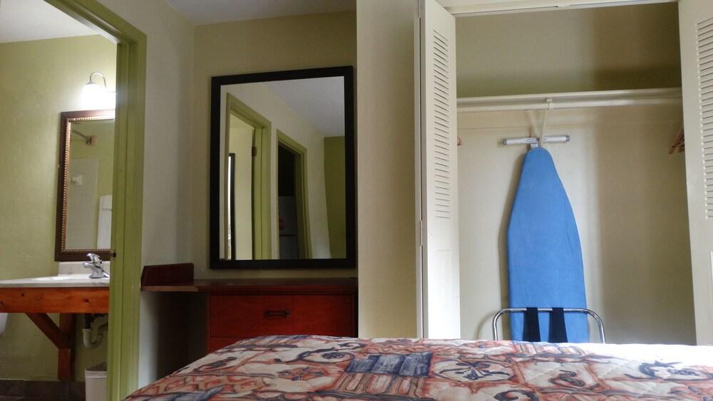 Budget Inn photo 10