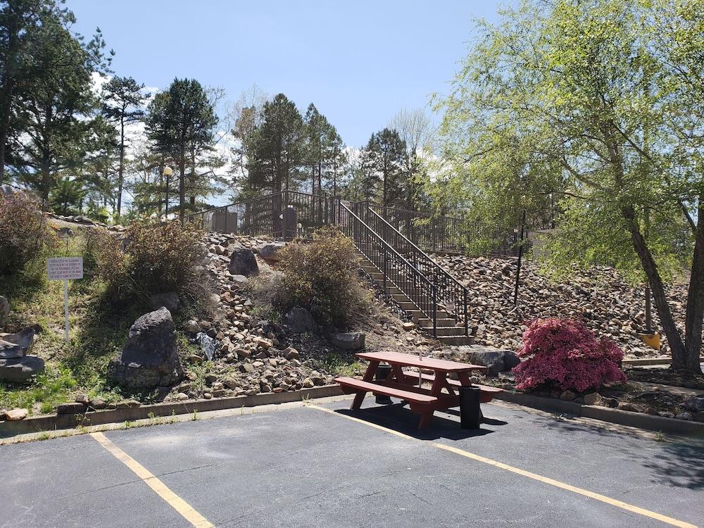 Hotsprings Village Inn photo 5