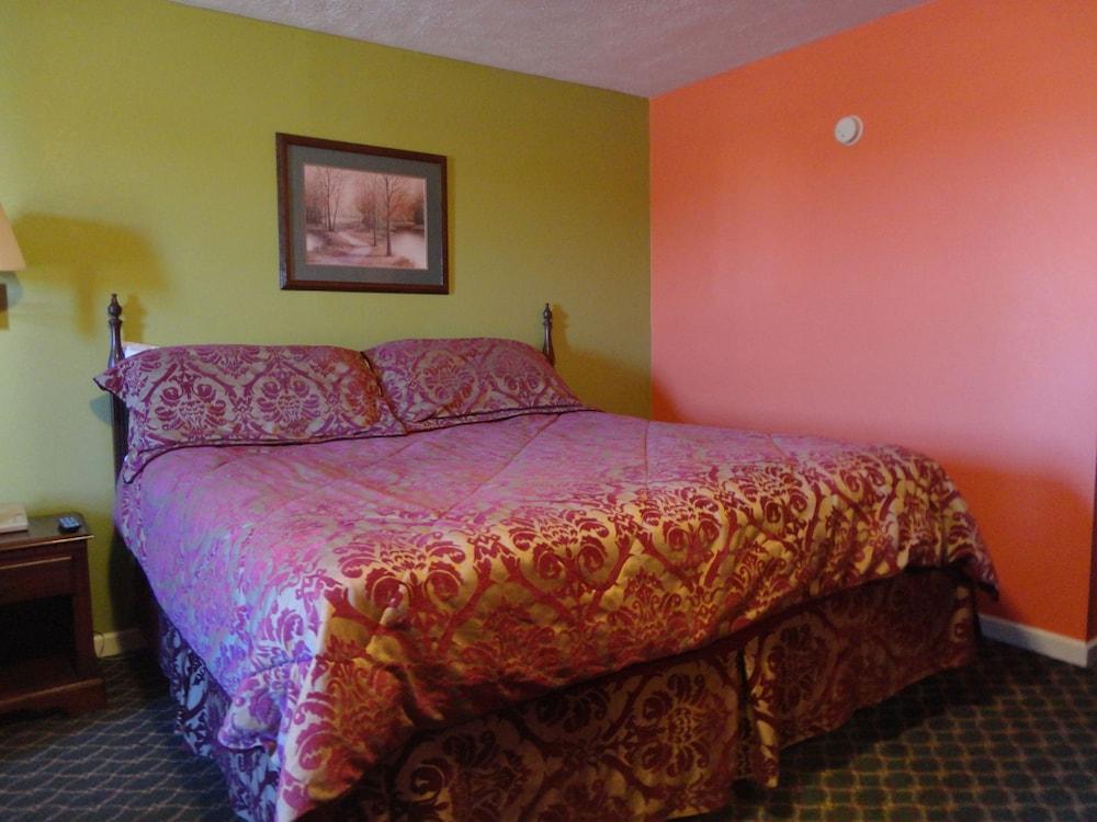 Royal Inn and Suites photo 11