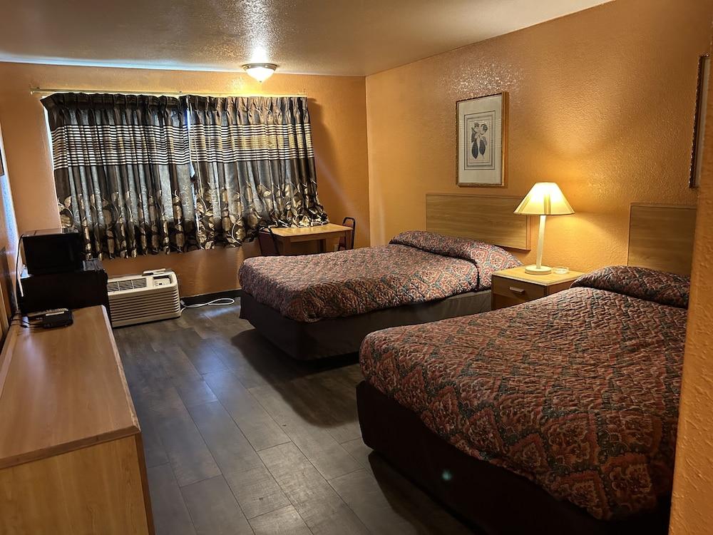 Hillcrest Motel By OYO Aurora IN Near Lawrenceburg photo 4