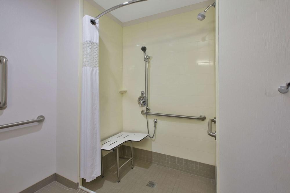 Hampton Inn by Hilton Detroit Dearborn photo 19