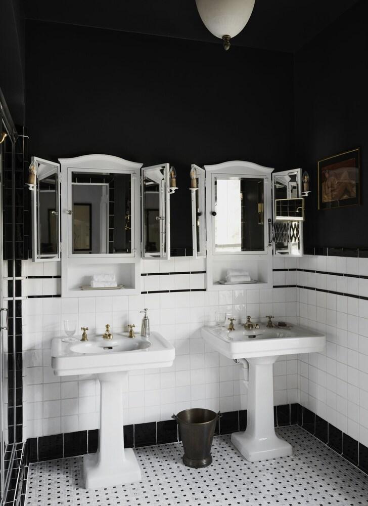 Commodore Perry Estate, Auberge Collection photo 39
