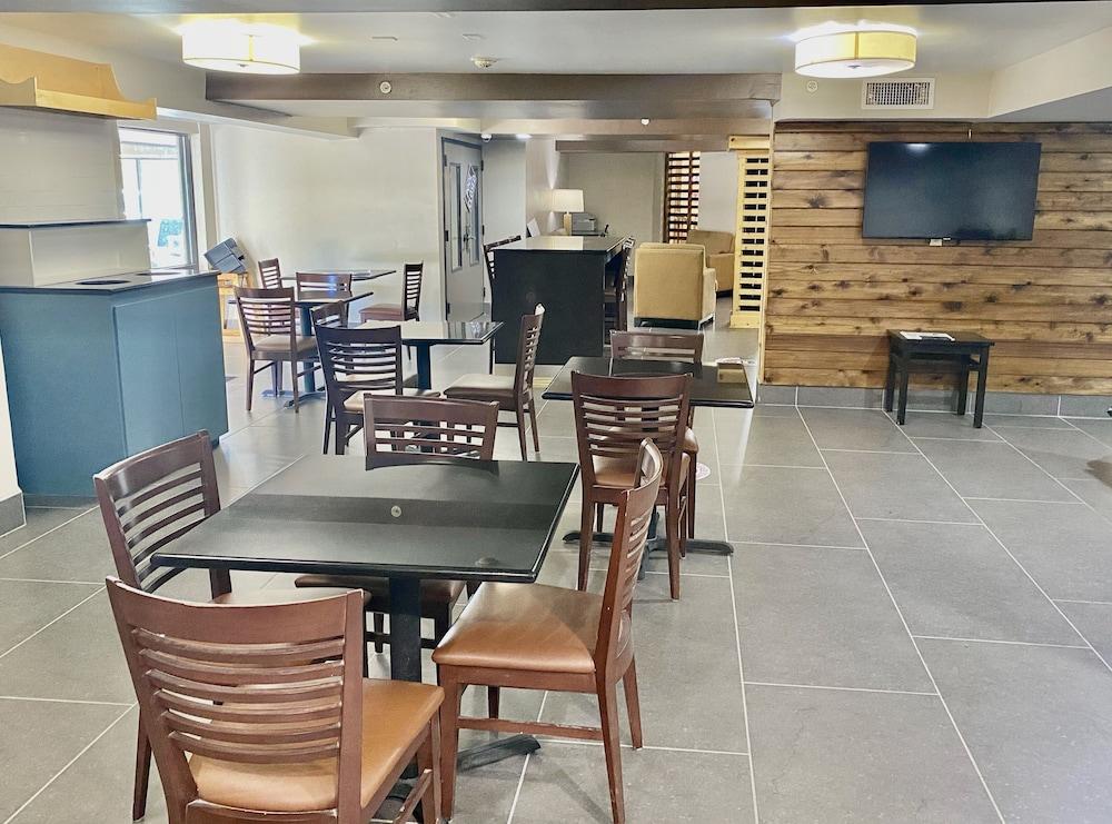 Country Inn & Suites by Radisson, Roanoke Rapids, NC photo 22