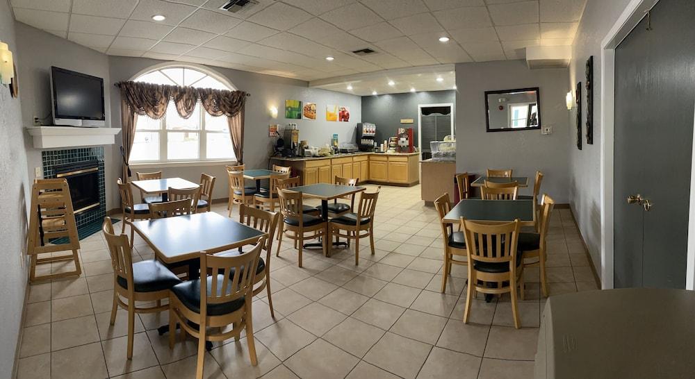 Quality Inn Mauston I-90 photo 26