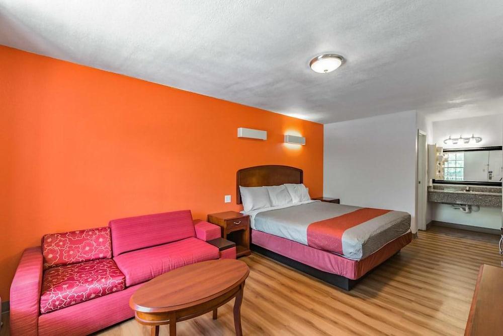 Giddings Executive Inn photo 6