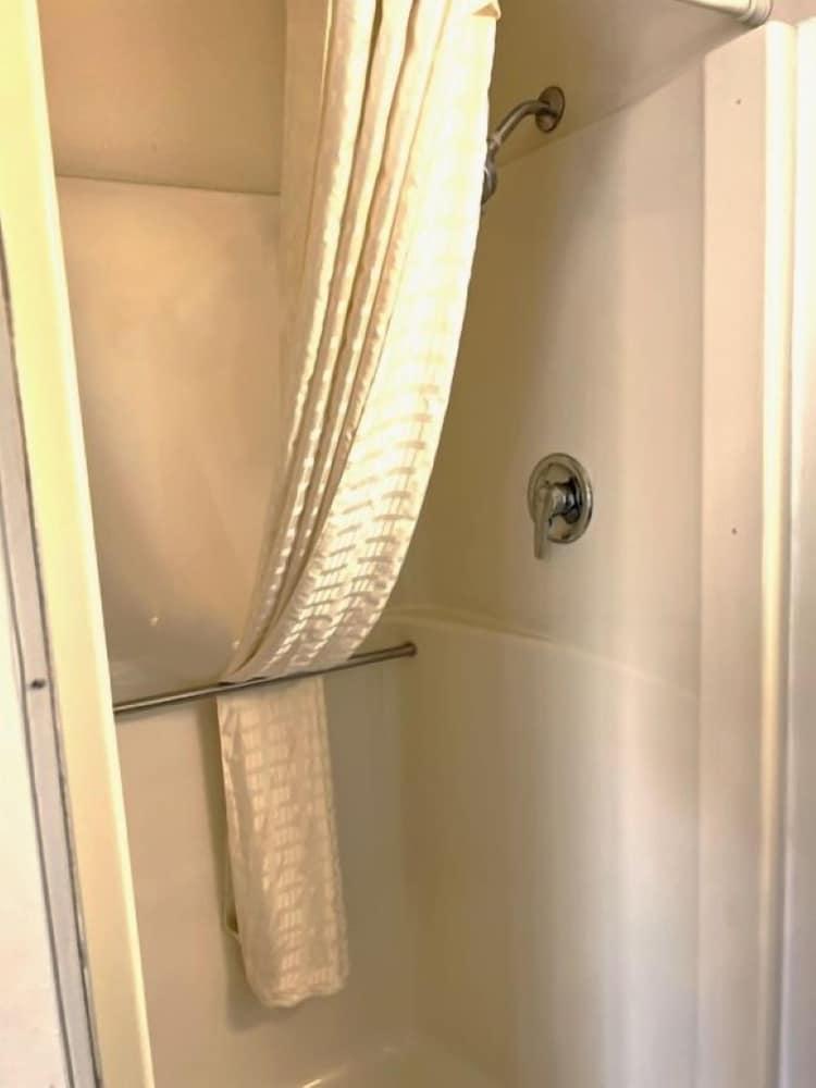 Hawkeye Motel photo 12