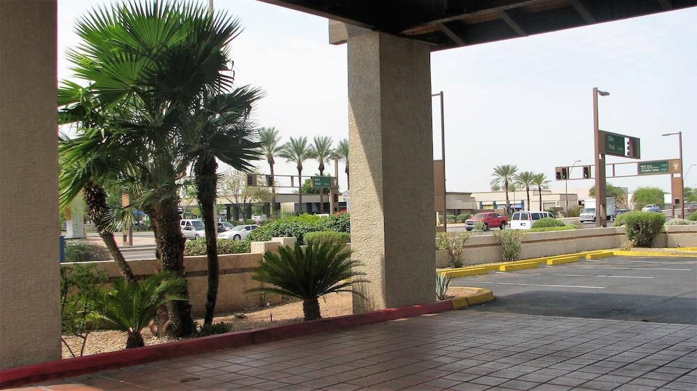 Motel 6 Tempe, AZ – Elliot Road photo 2