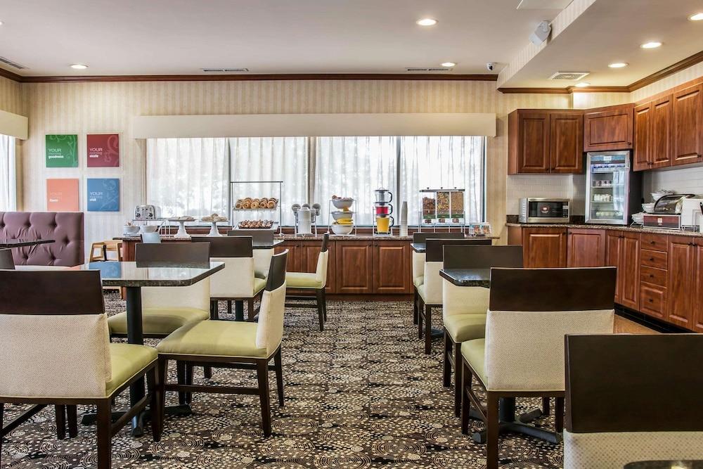 Comfort Suites Canton - Detroit photo 17