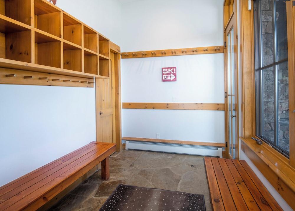 Snowberry by Elevation Accommodations photo 56