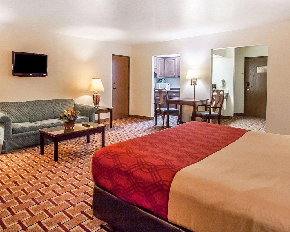 Econo Lodge Dexter photo 11