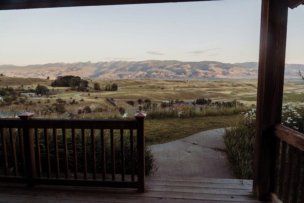 Chico Hot Springs Resort & Day Spa photo 12
